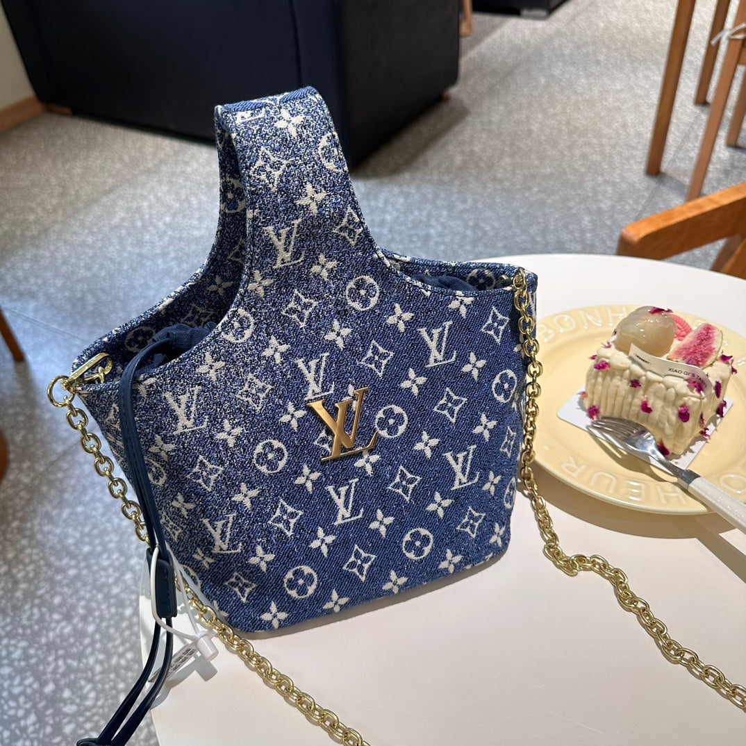 New Classic Fashion Messenger Bag KL1023071833