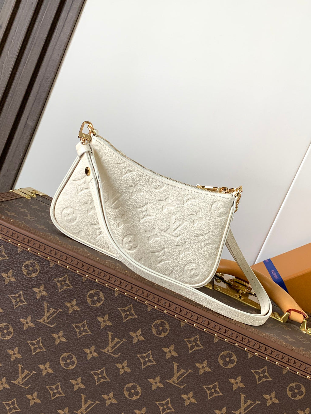 L & V fashion Cowhide leather hand bag M0726052010