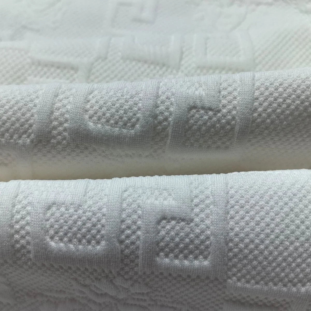 Fashion Trend New Embossed Short Sleeve Shorts Suit 1024062107