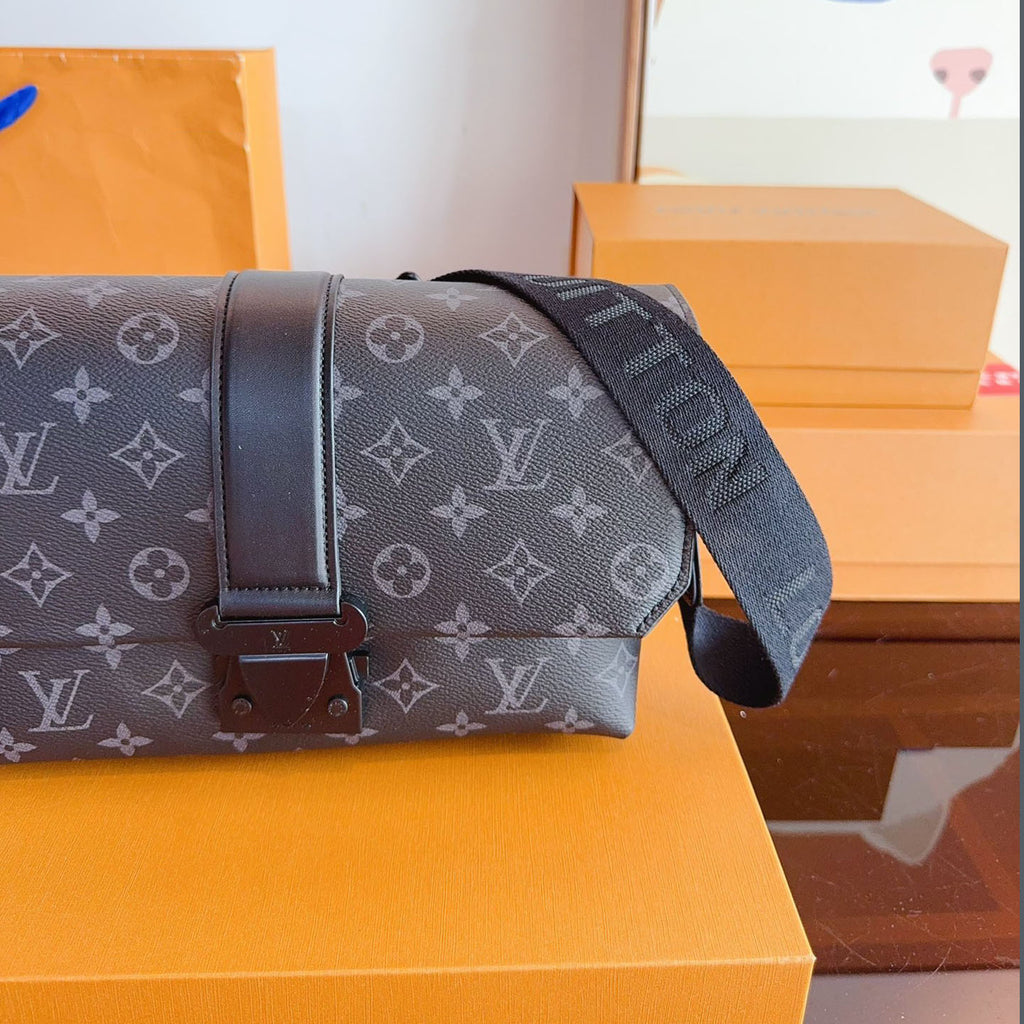 L S-Ca¥e Messenger Bag XC24092702