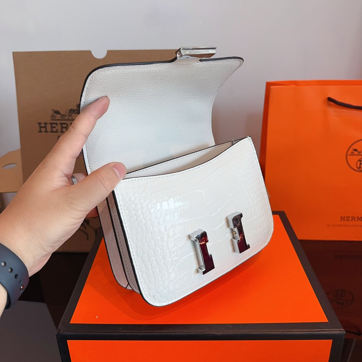 H Fashion Shoulder Bag XC24101007