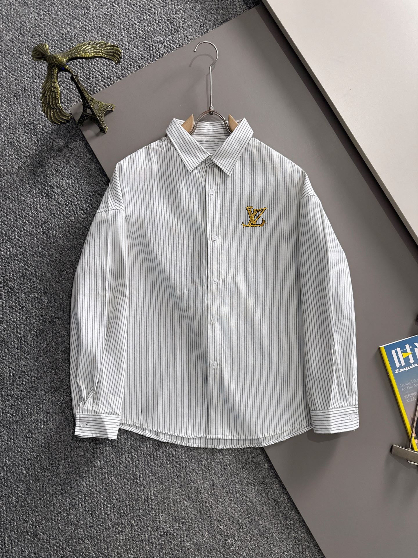 V Spring/Summer White Vertical Stripes Shirt 0726052715