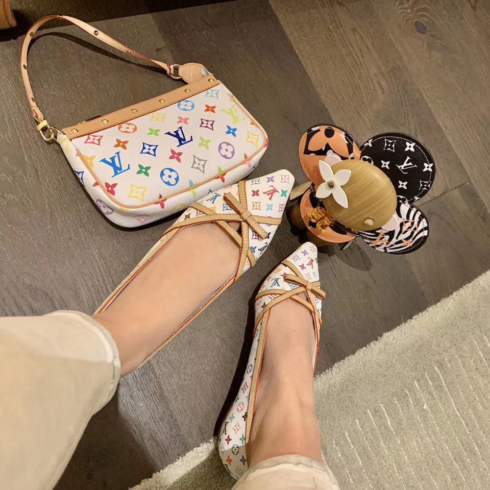 New Fashion Colf Leather V Logo Women's Fashion Shoes