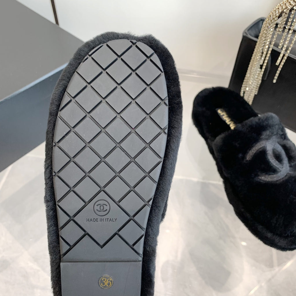 fashion plus plush slippers 0724121103
