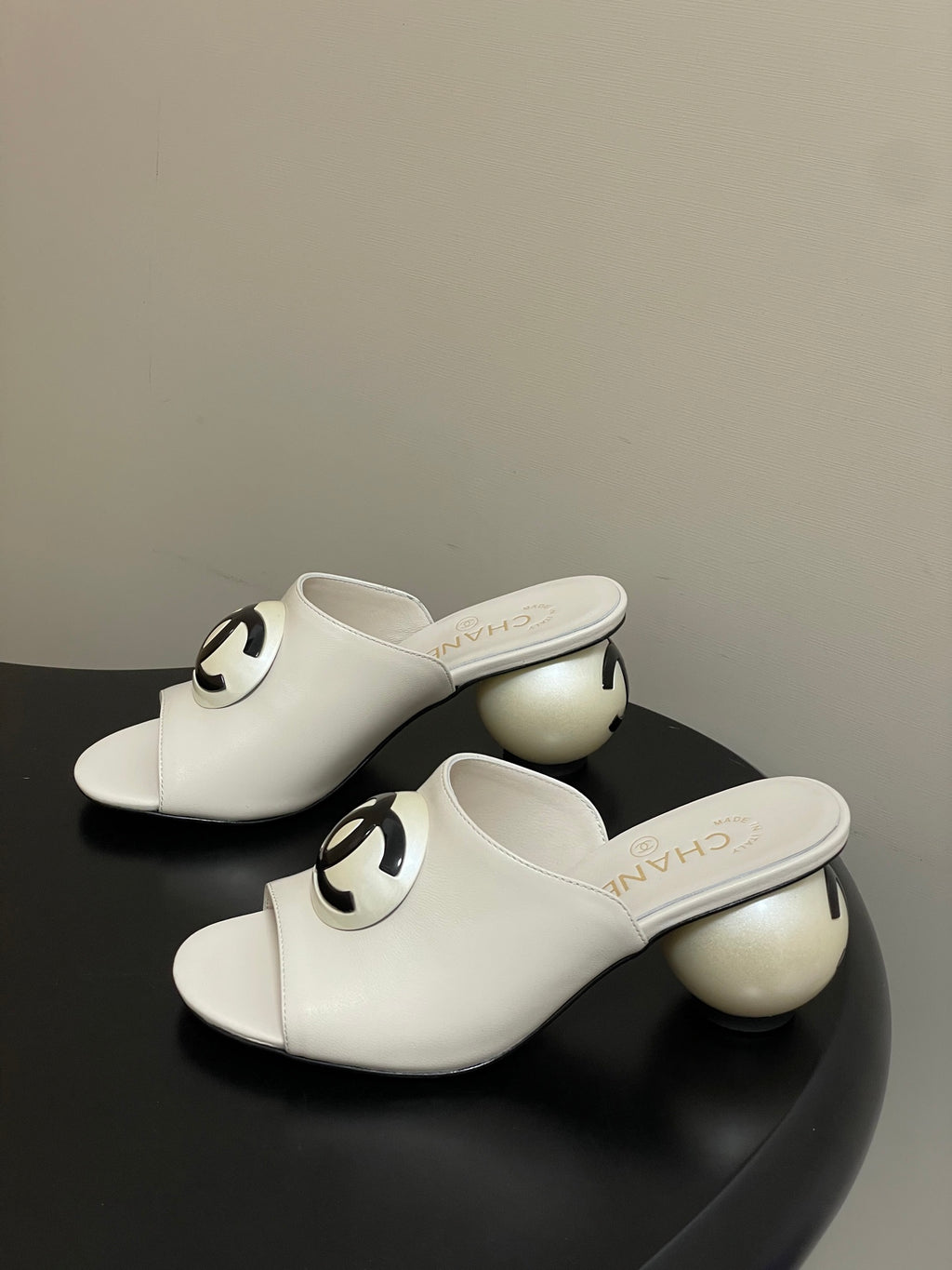 26SS New Women's Giant Pearl Slippers 0726031006