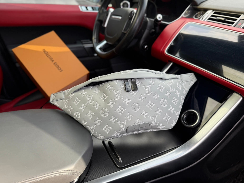 V classic monogram crossbody bag 0724110704