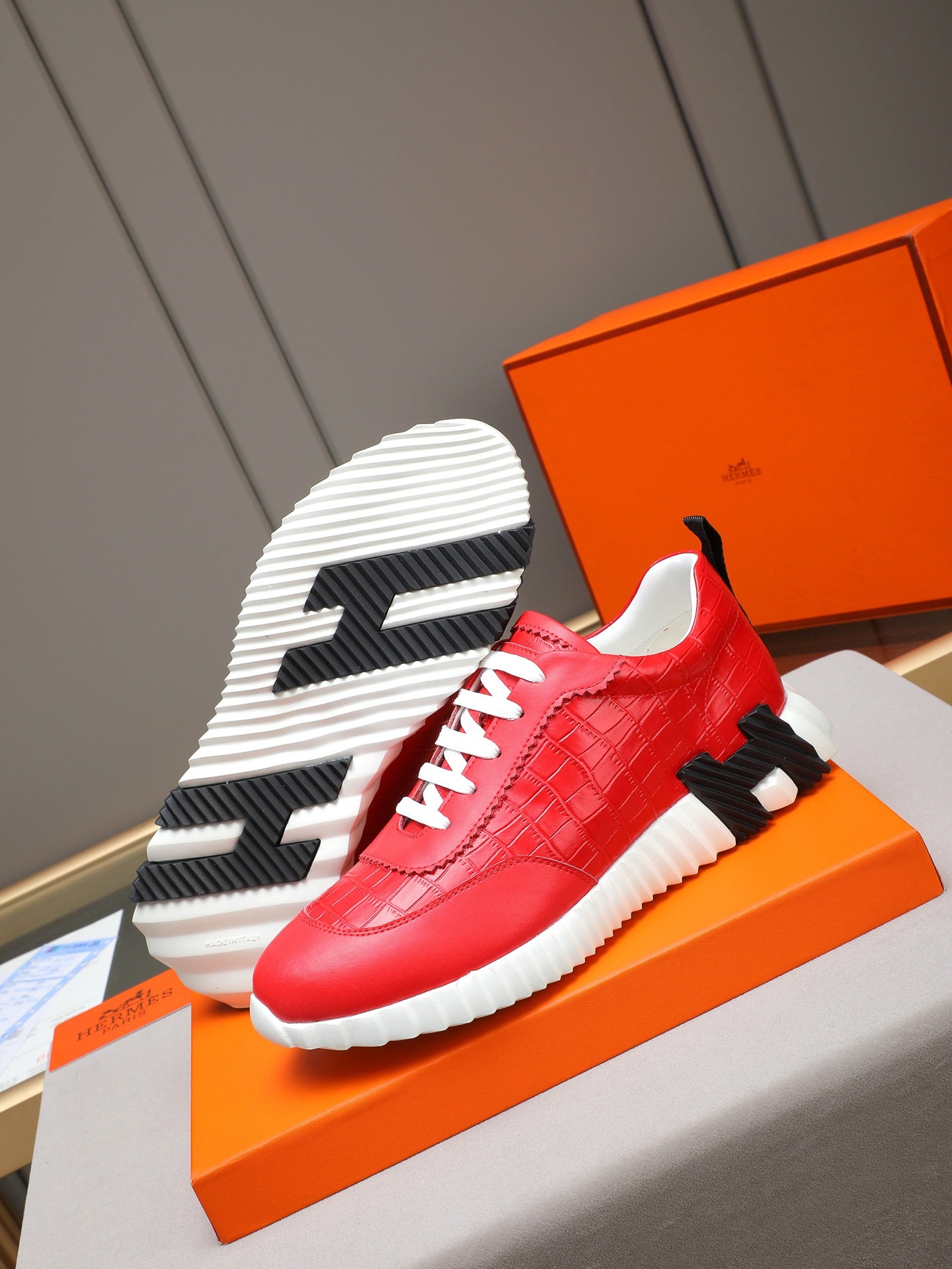 H Fashionable Casual Bouncy Sneakers 0726031601