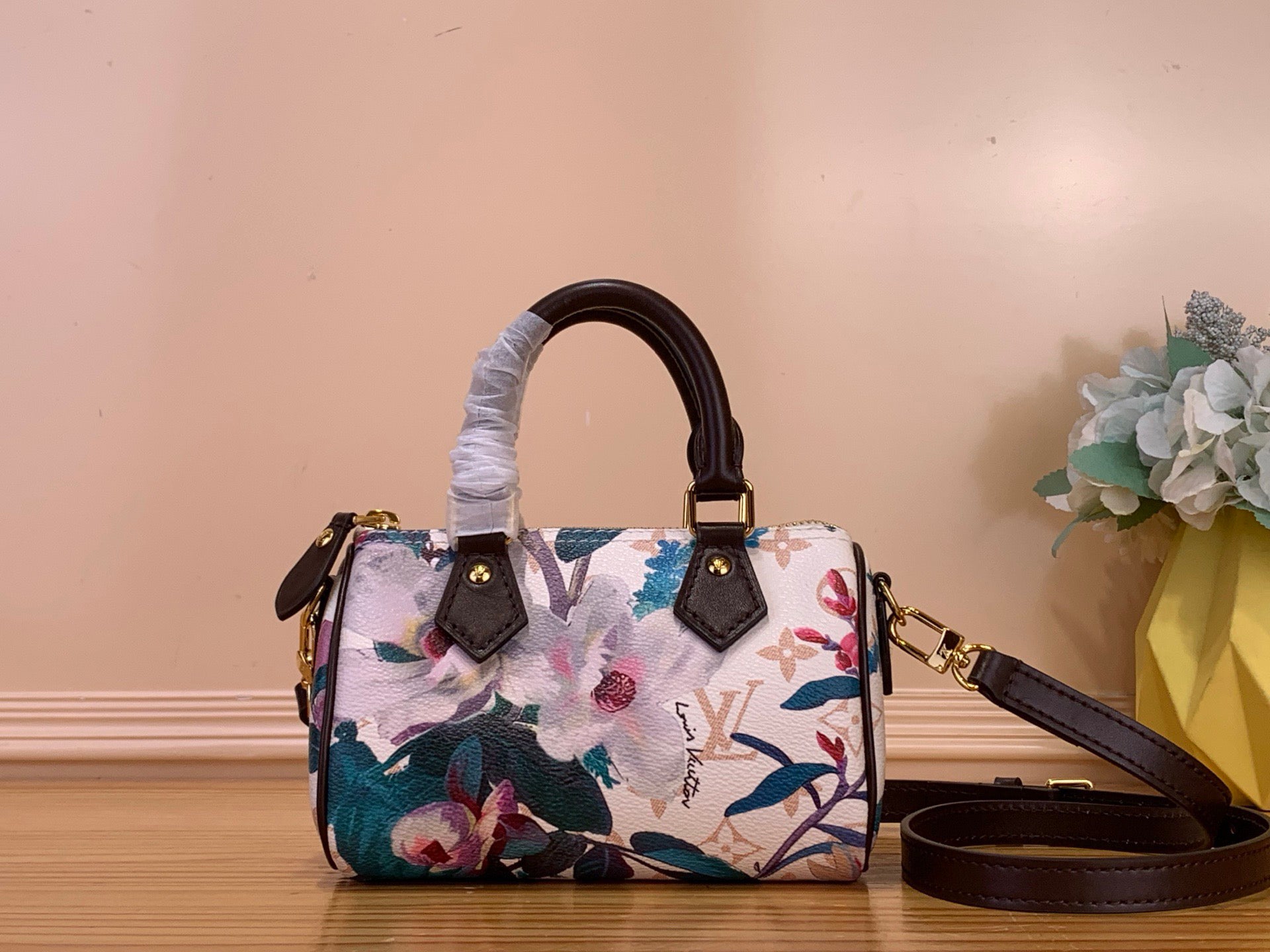 L & V Stylish Cowhide Flower HandBag M0726051903