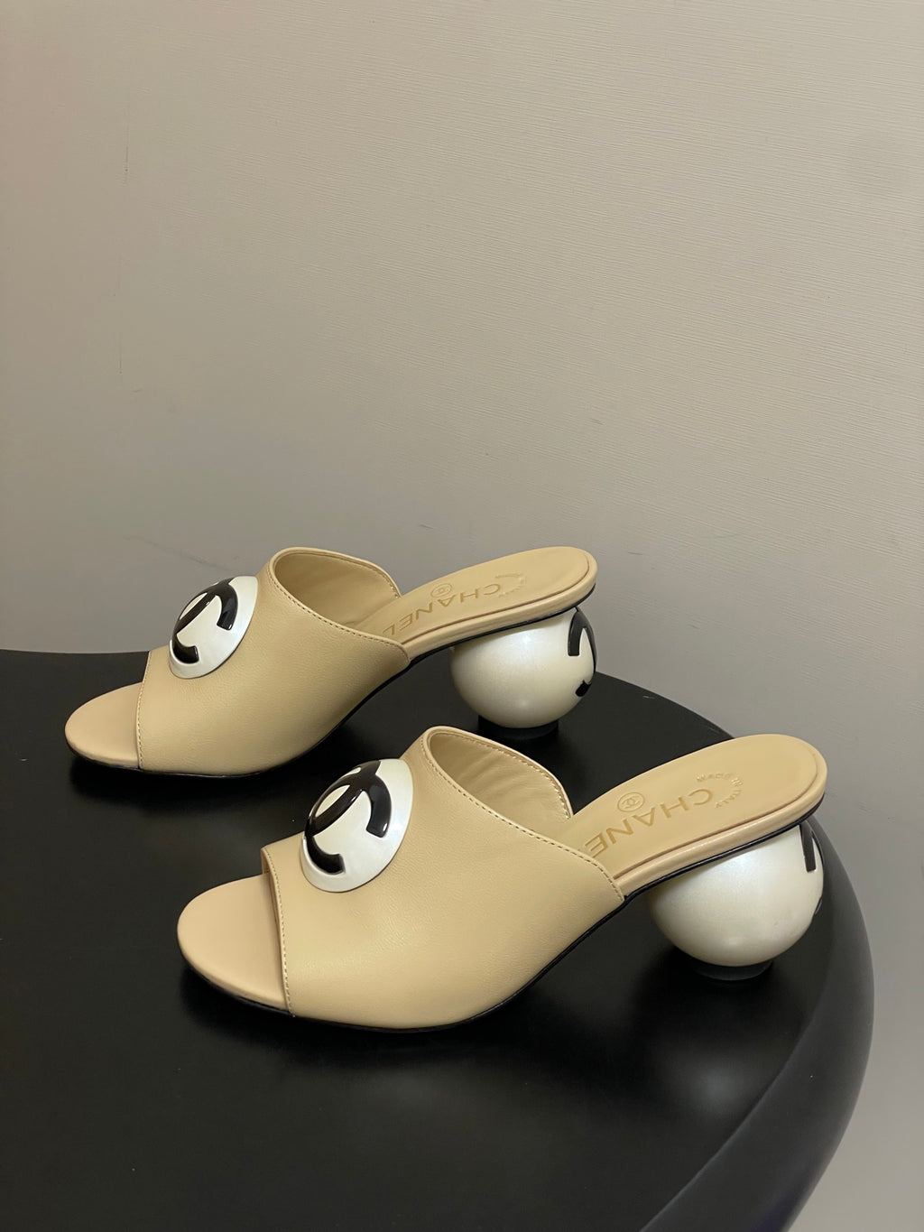 26SS New Women's Giant Pearl Slippers 0726031006