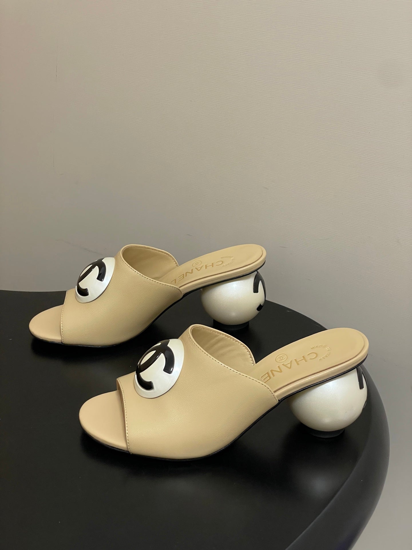 26SS New Women's Giant Pearl Slippers 0726031006