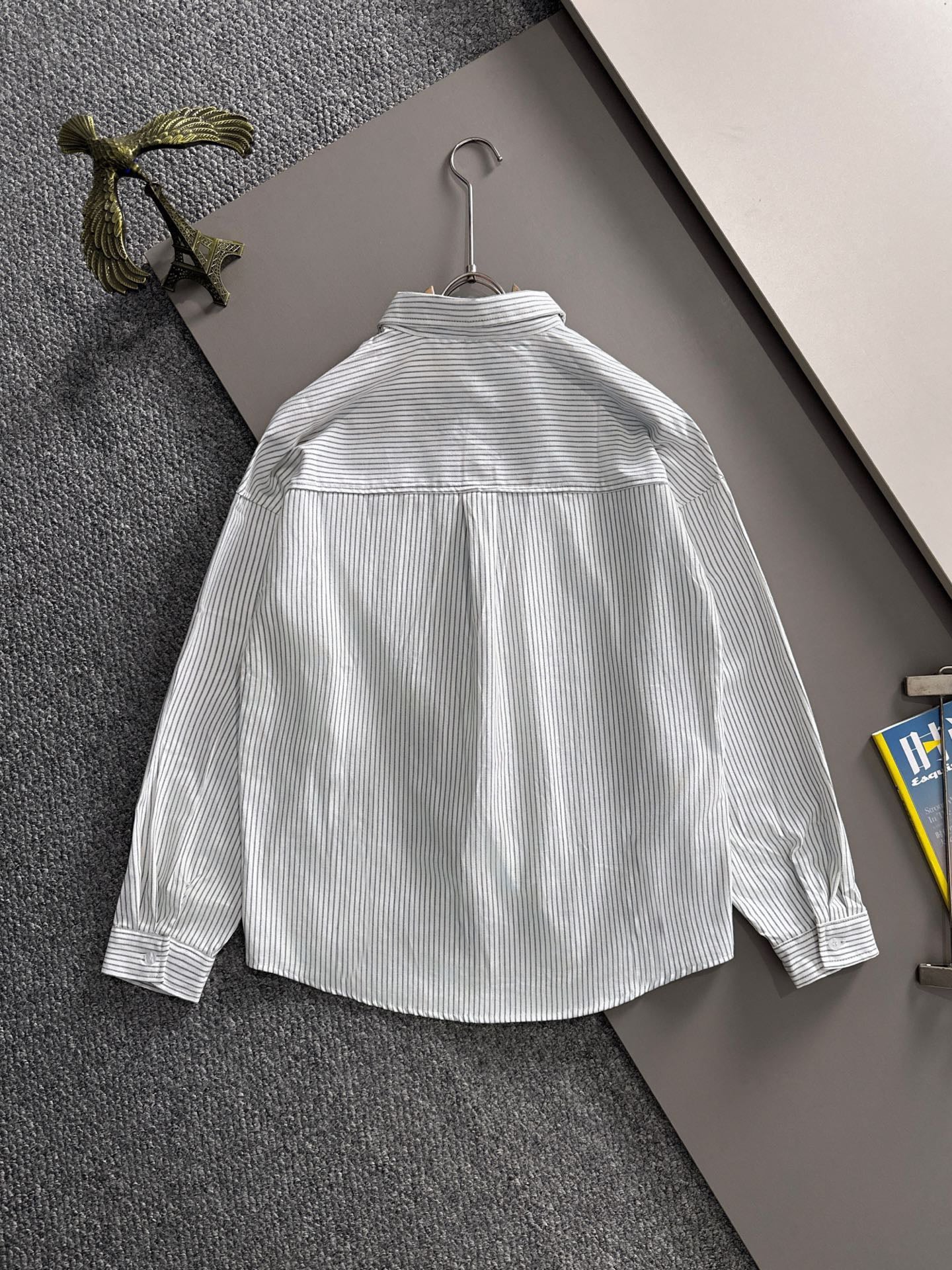 V Spring/Summer White Vertical Stripes Shirt 0726052715