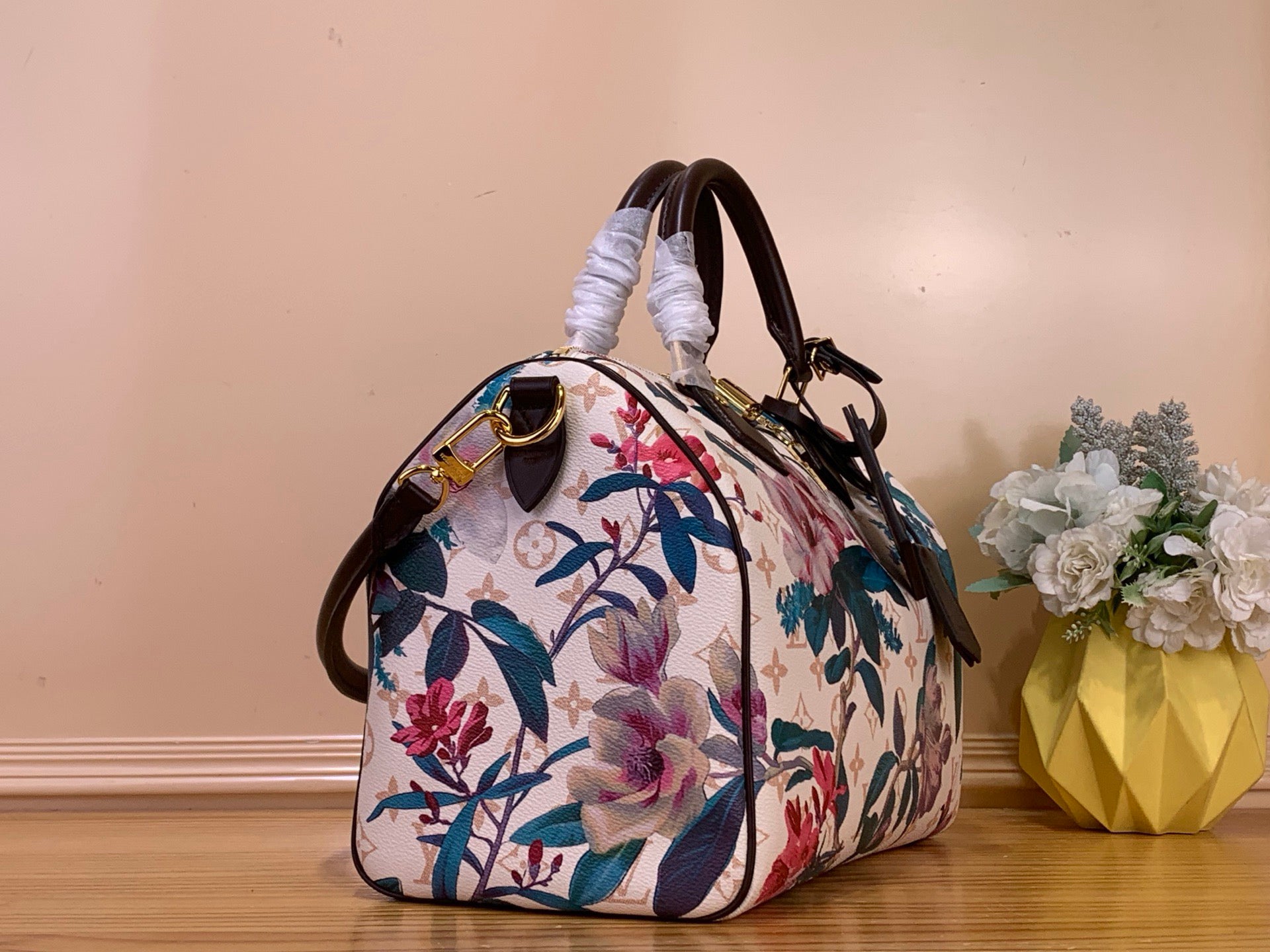 L & V Stylish Cowhide Flower HandBag M0726051902