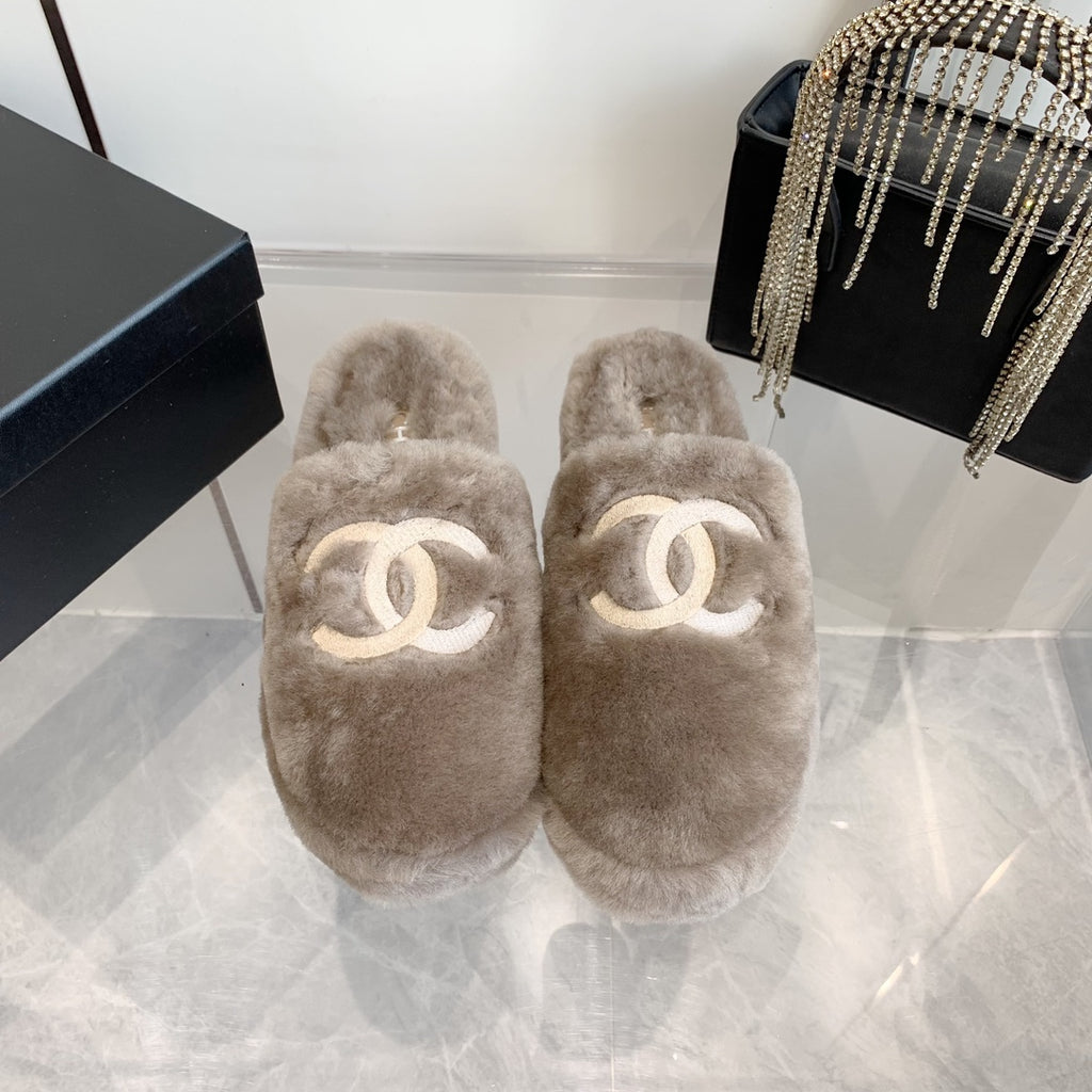 fashion plus plush slippers 0724121103