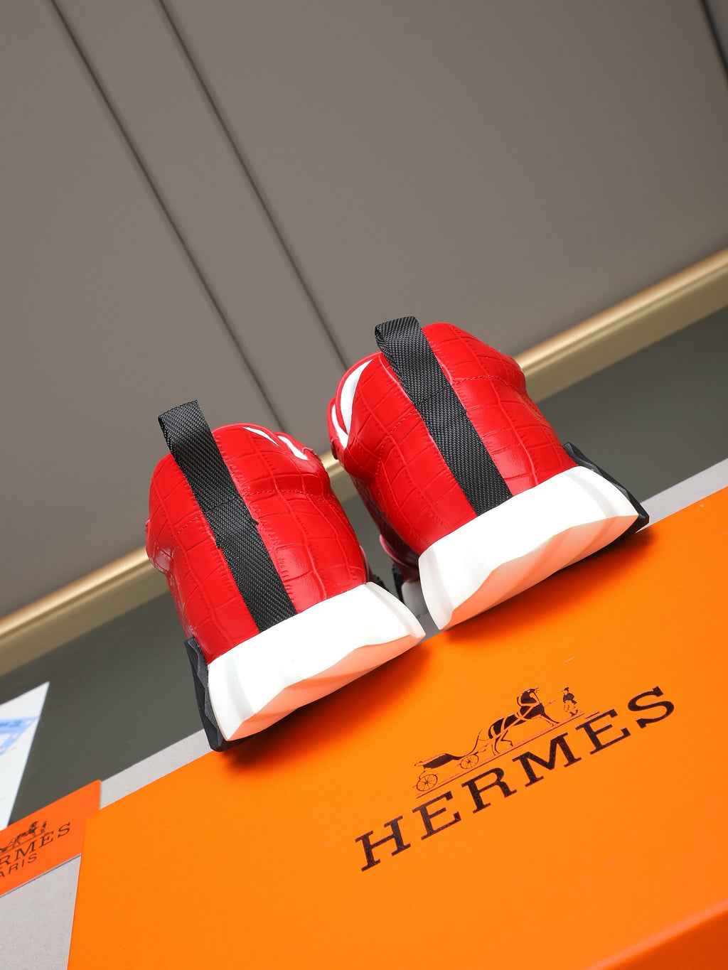 H Fashionable Casual Bouncy Sneakers 0726031601