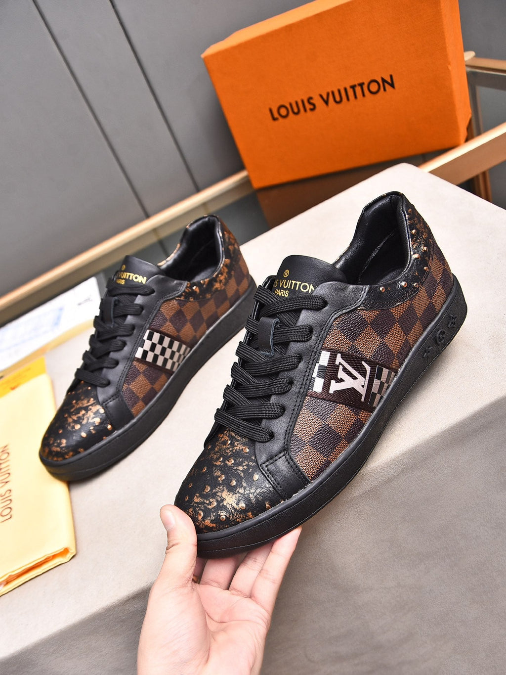 V Fashionable plaid print sneakers 0724101401