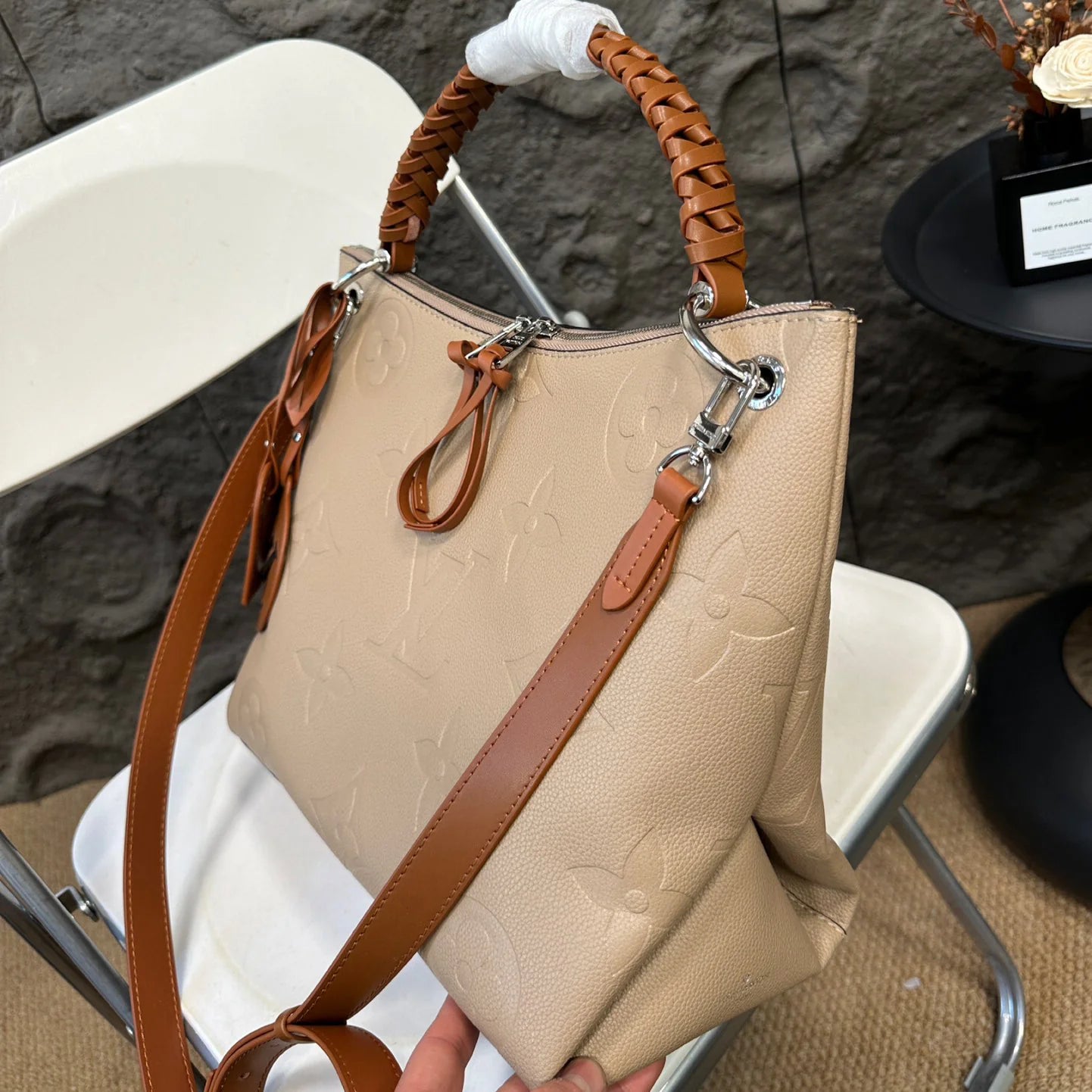 L Family Twist Handle Tote Bag 1024122503