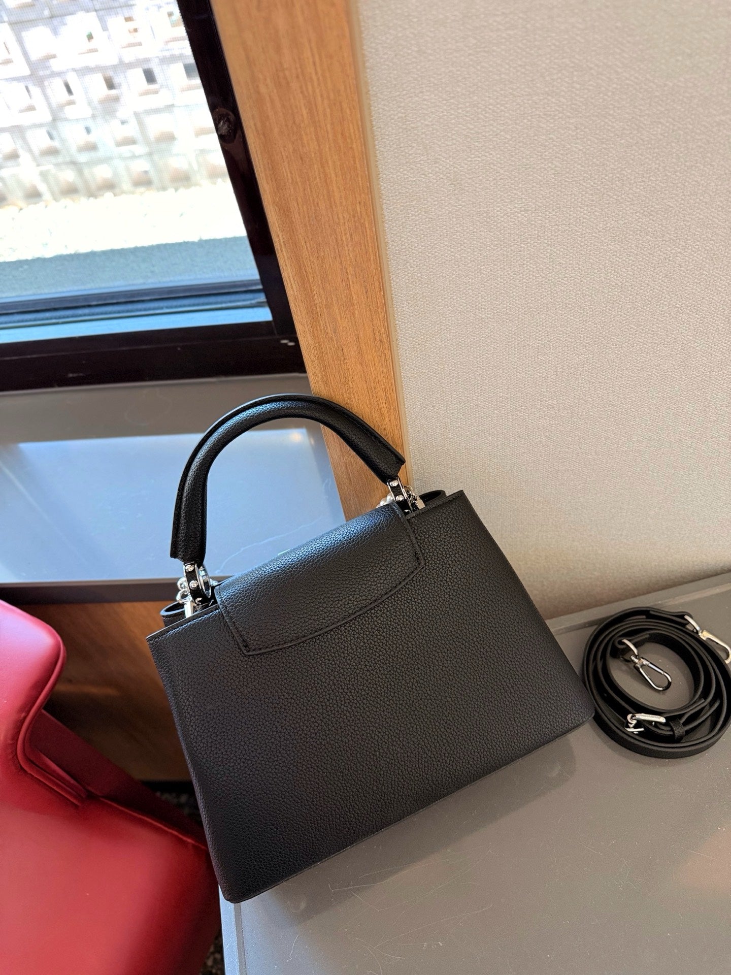 L Fashion Capucines Handbag 0725022601