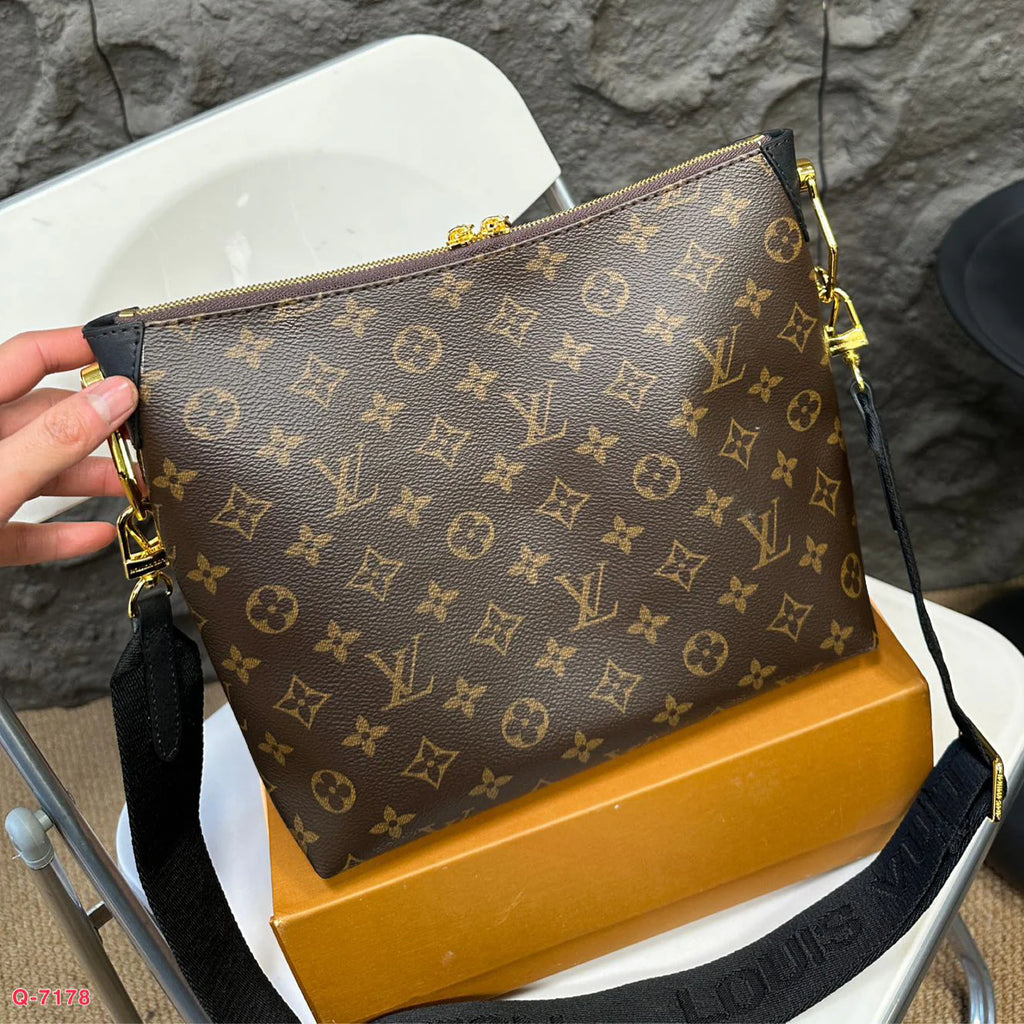 L Family Zip Tote Bag 1024122502