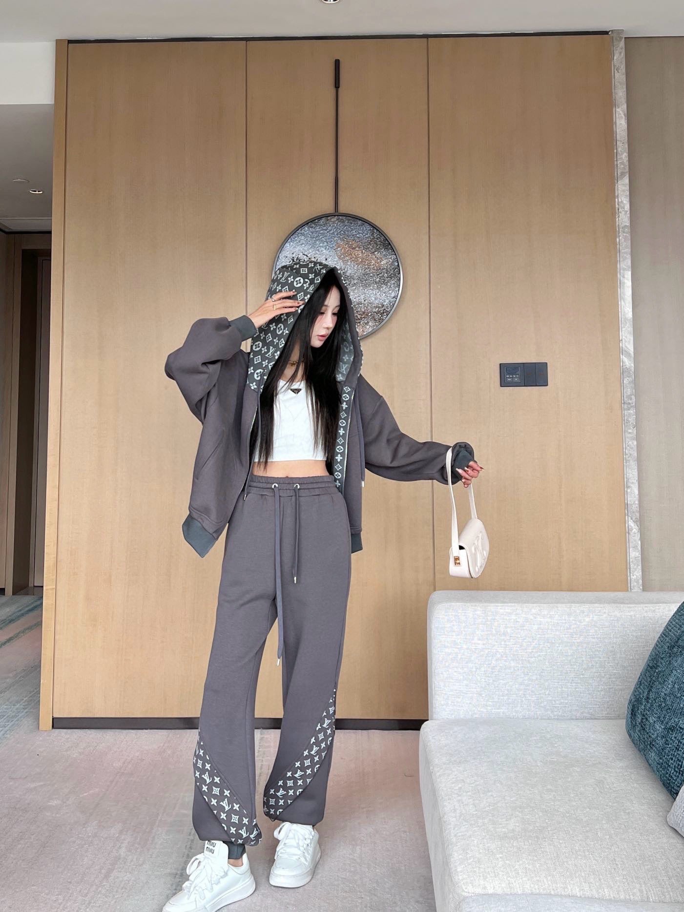 L new fashion hooded jacket and trousers suit 0724120503