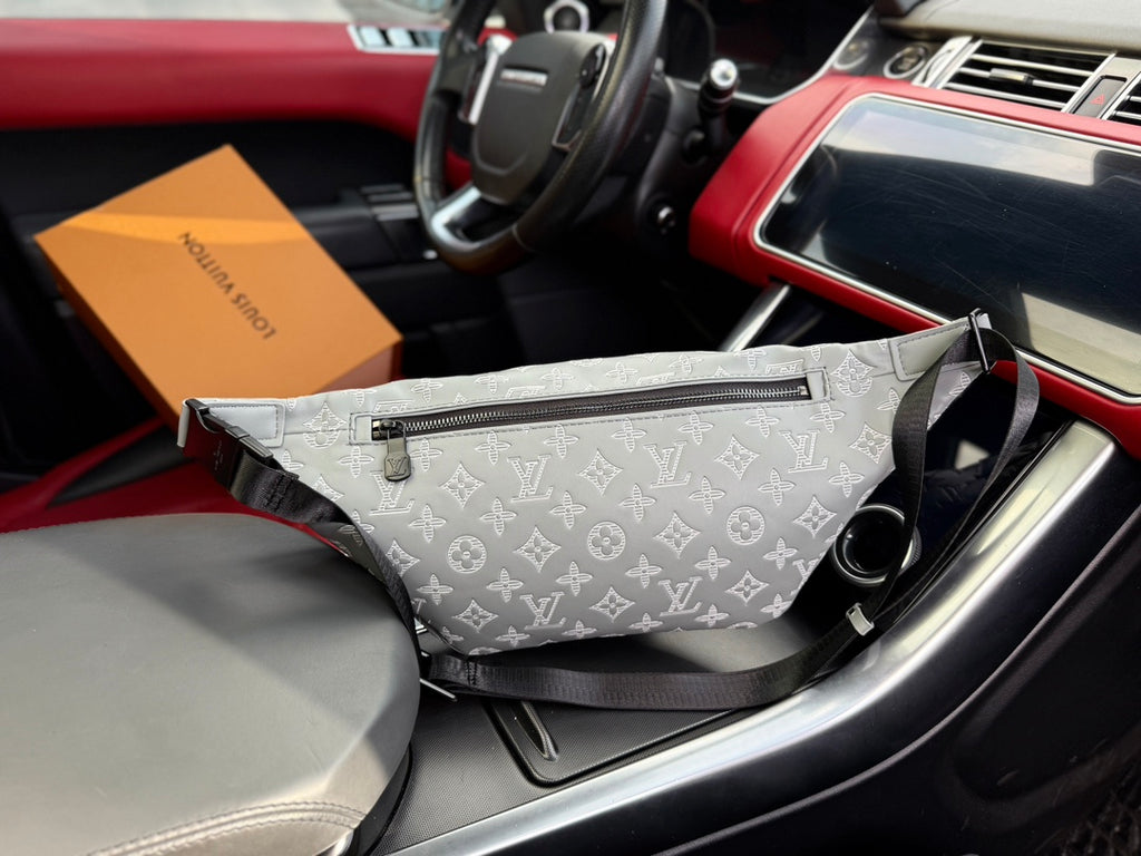 V classic monogram crossbody bag 0724110704