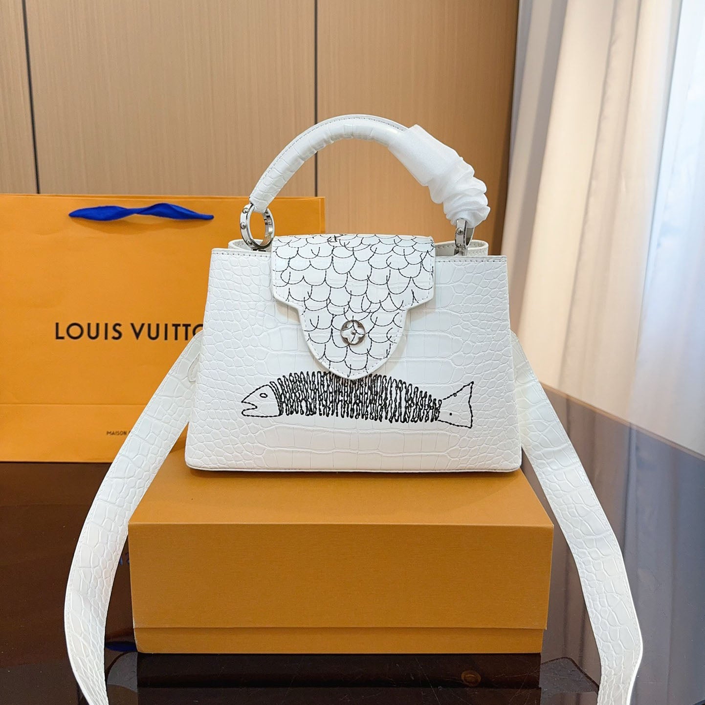 L Capucines cowhide handbag XC24101009