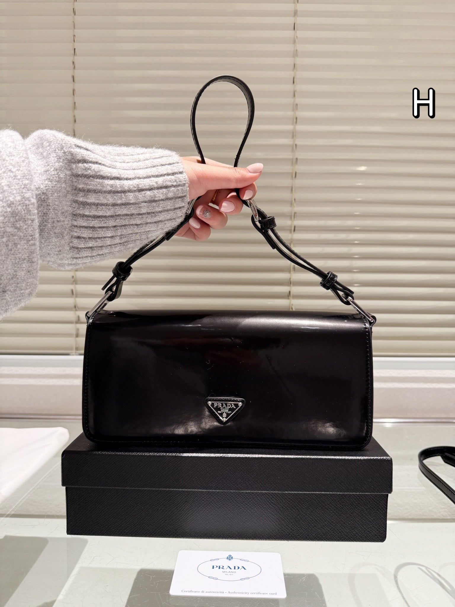 P Fashion Patent Leather Underarm Bag 0724120509