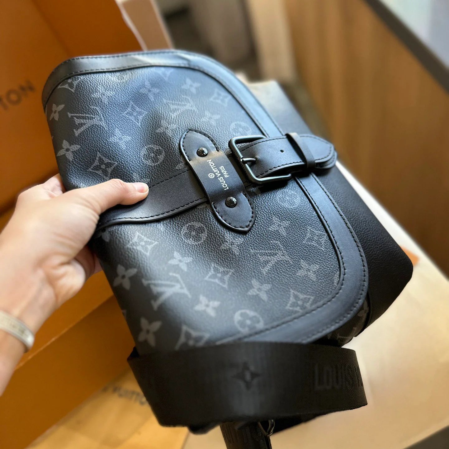 New Bright Color Leather handmade V logo Women's HandbagsXC05202412501