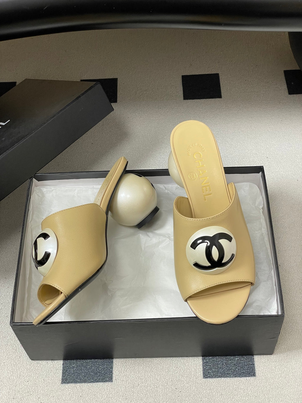 26SS New Women's Giant Pearl Slippers 0726031006