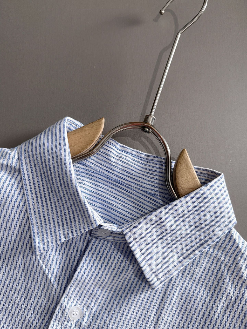 V Spring/Summer Blue Vertical Stripes Shirt 0726052712