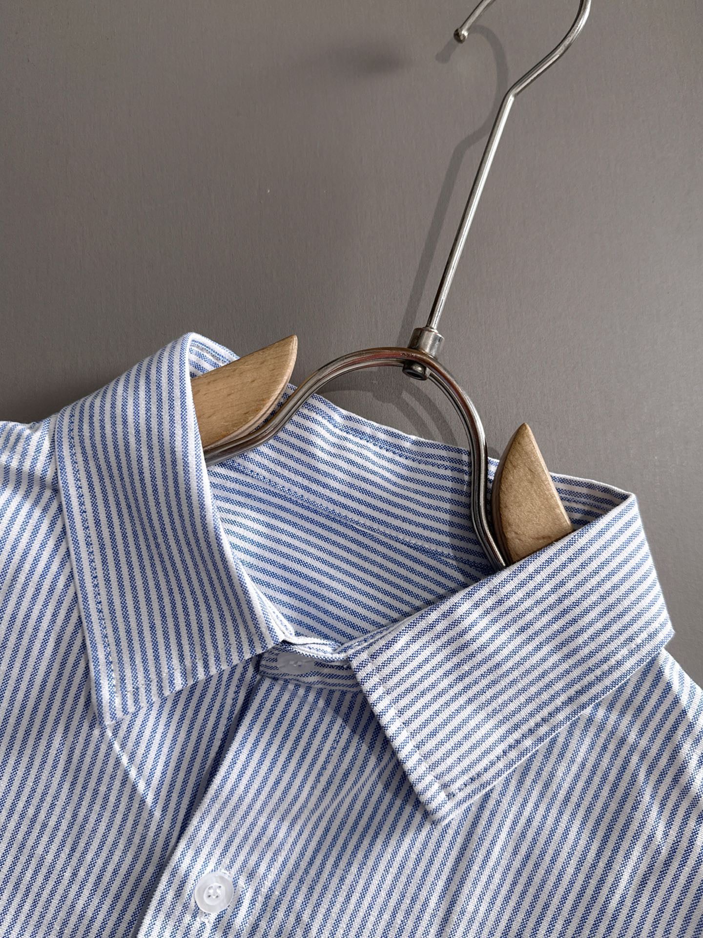 V Spring/Summer Blue Vertical Stripes Shirt 0726052712