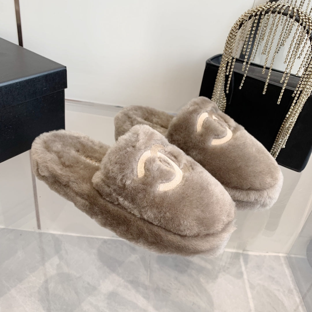 fashion plus plush slippers 0724121103