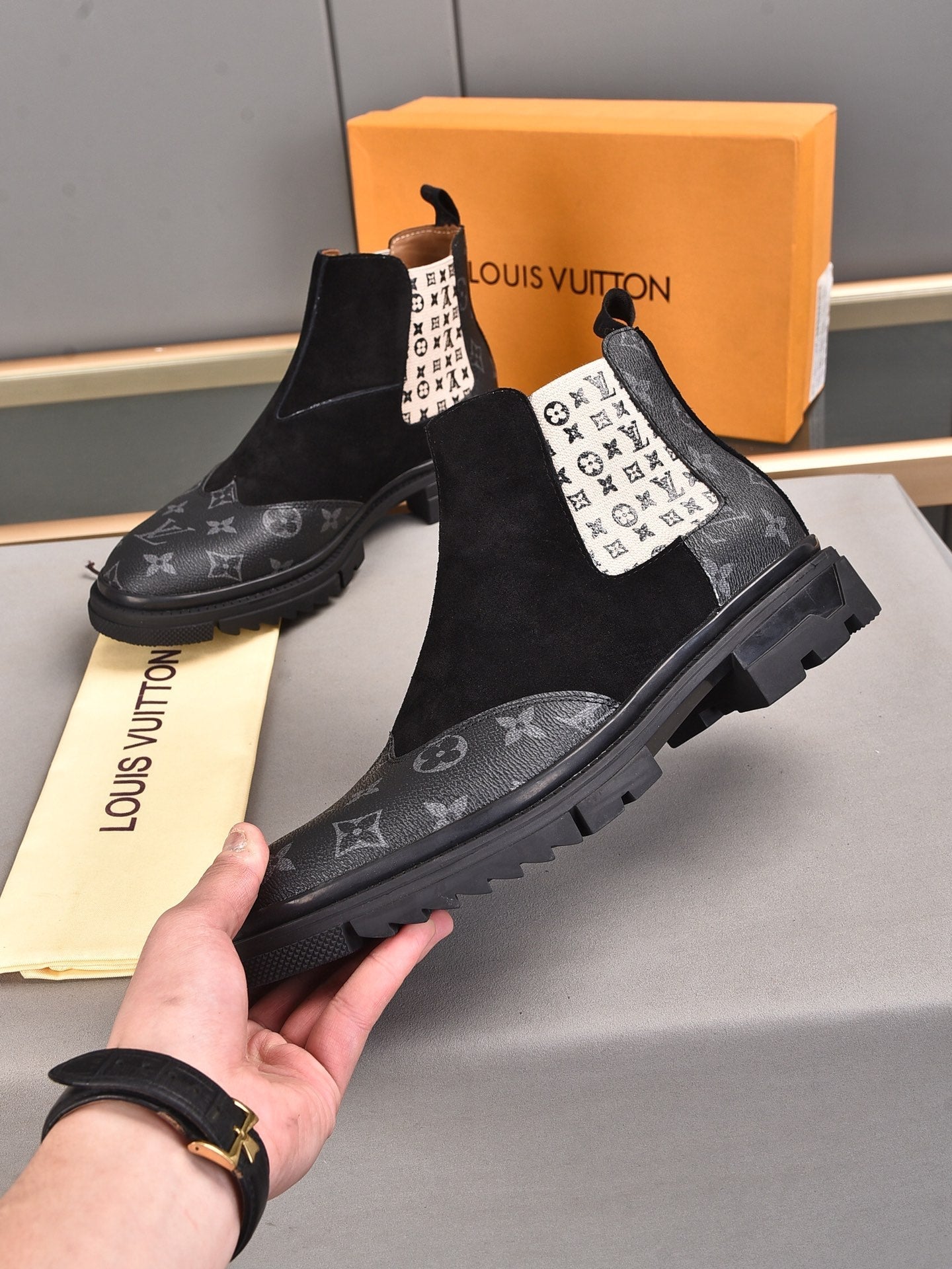 Fashion Casual New Style Men's Comfortable Sneakers Shoes V12