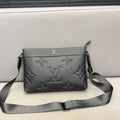 New Classic Versatile Men's Crossbody Bag 1024010411