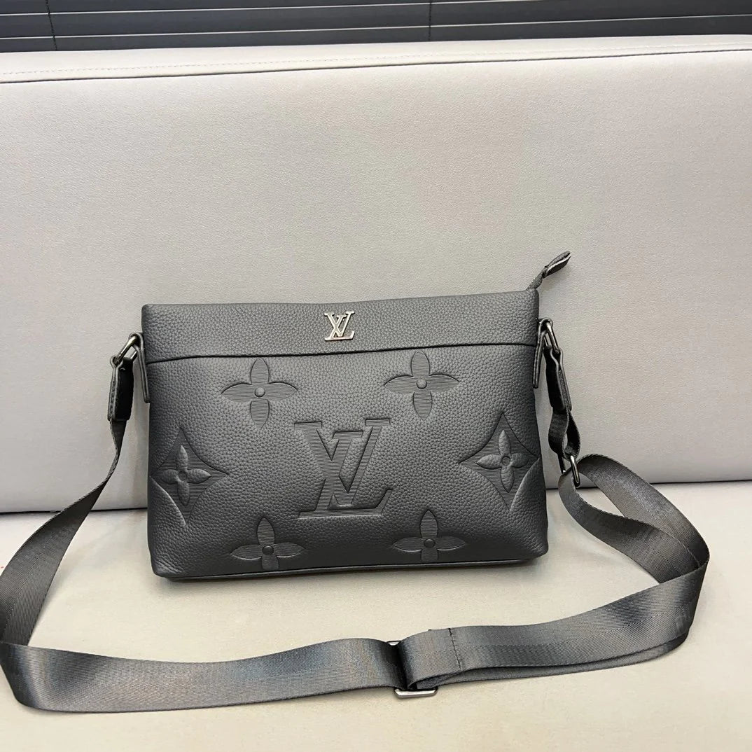 New Classic Versatile Men's Crossbody Bag 1024010411