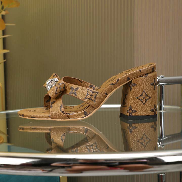 Classic all-match high-heeled sandals SXC05305