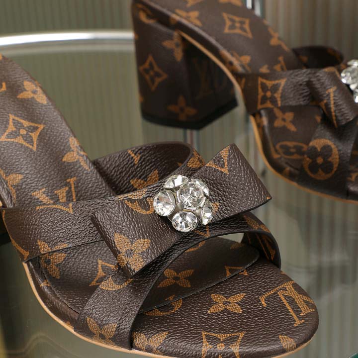 Classic all-match high-heeled sandals SXC05305