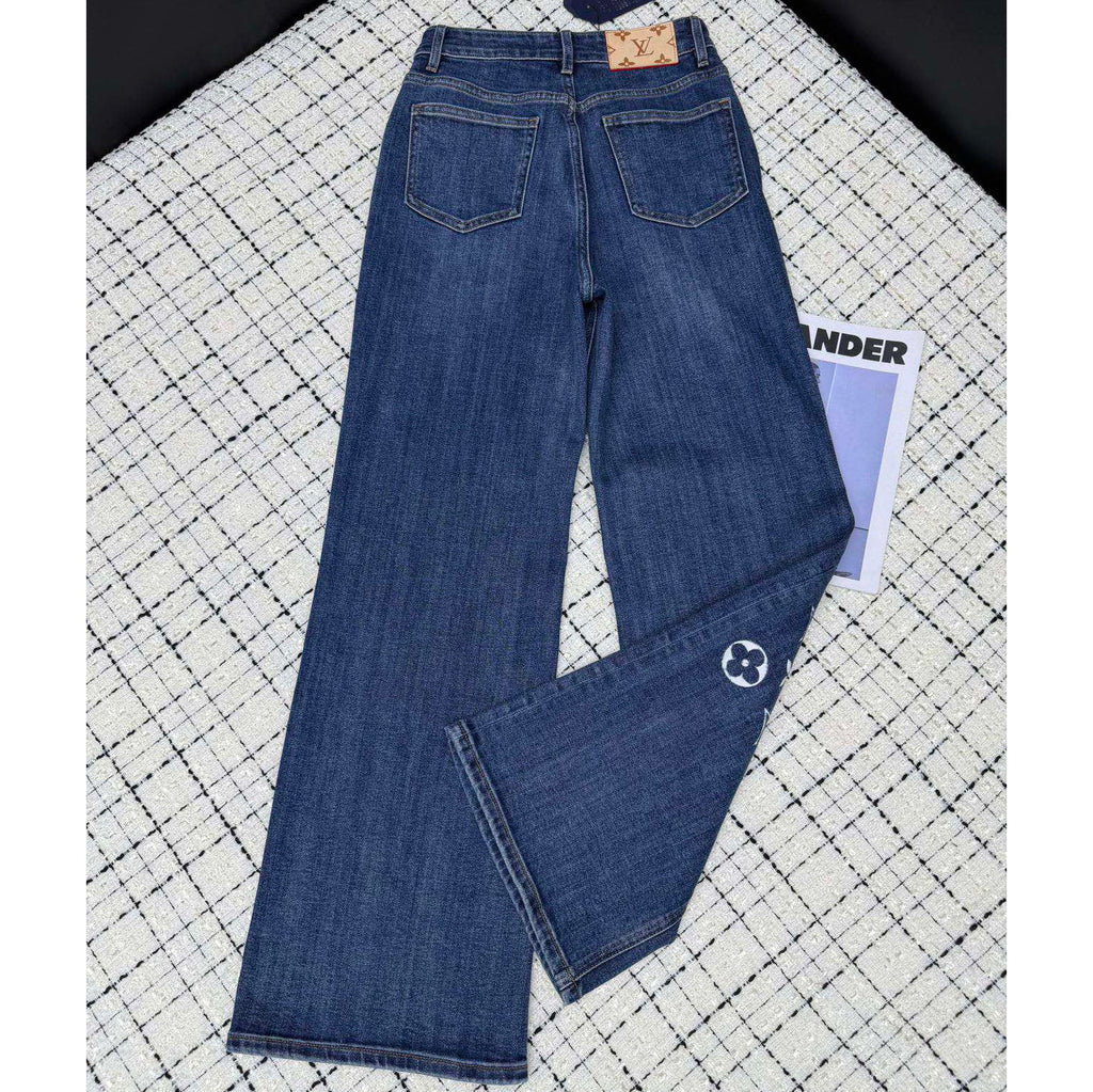 New fashionable and versatile straight through jeans 1025020809