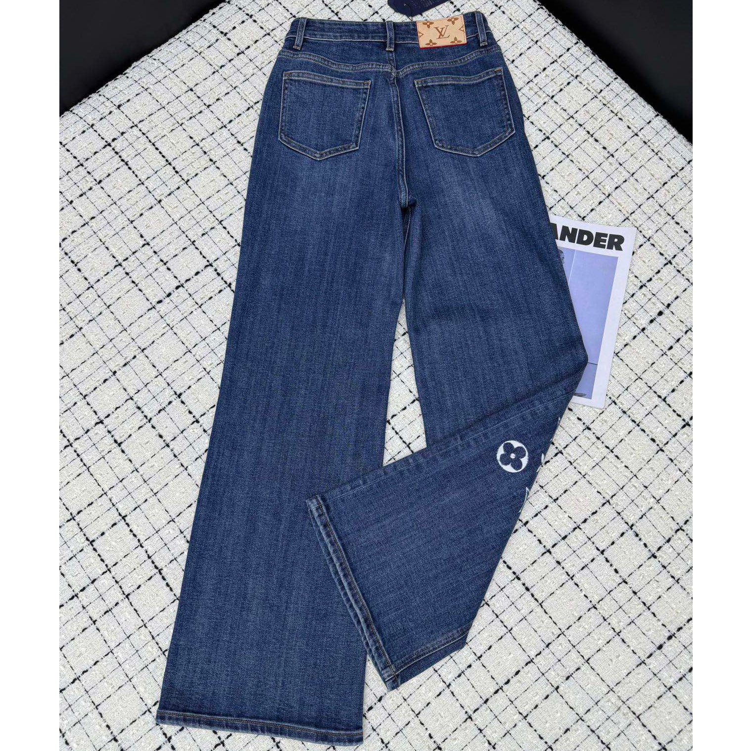 New fashionable and versatile straight through jeans 1025020809