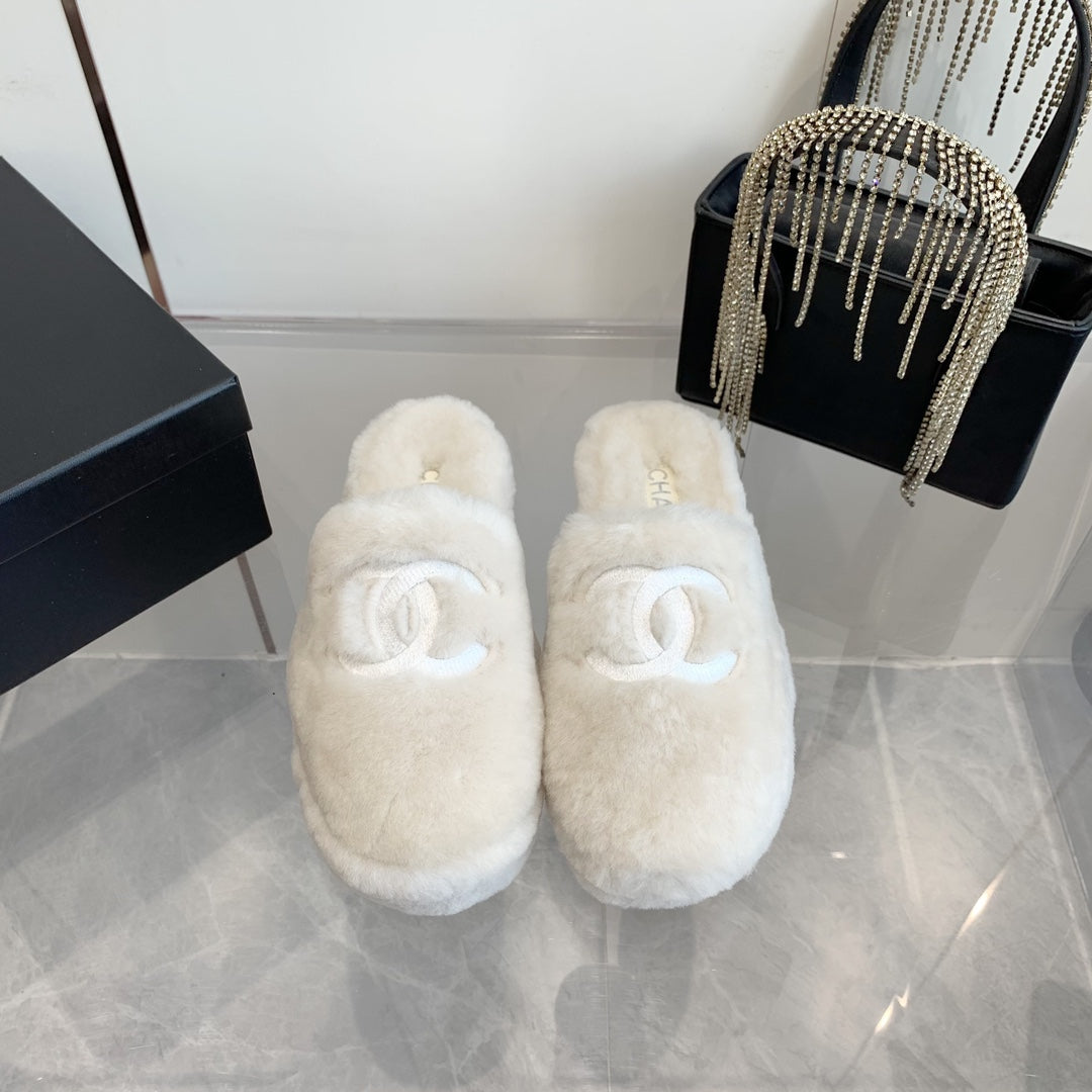 fashion plus plush slippers 0724121103