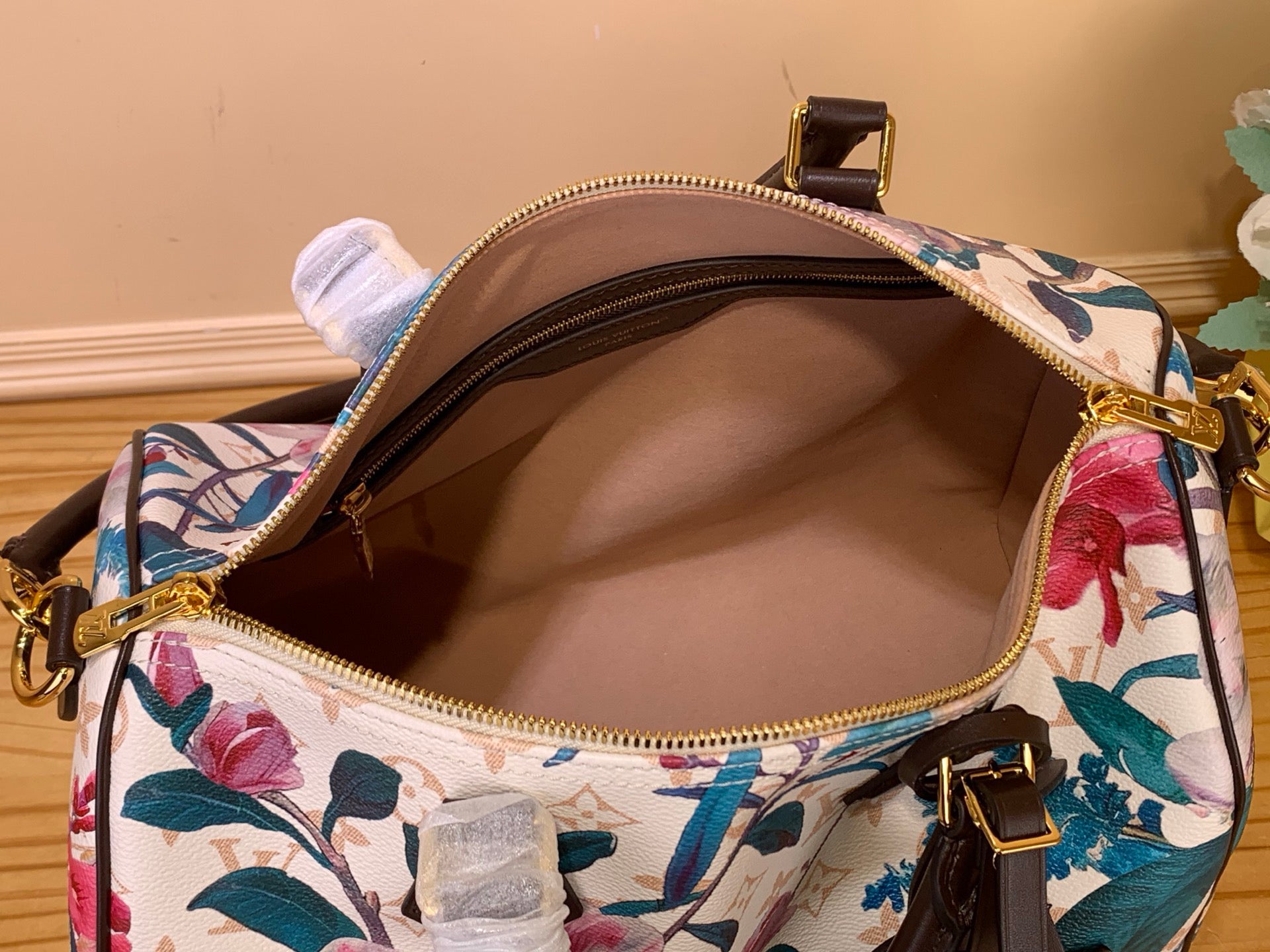 L & V Stylish Cowhide Flower HandBag M0726051902