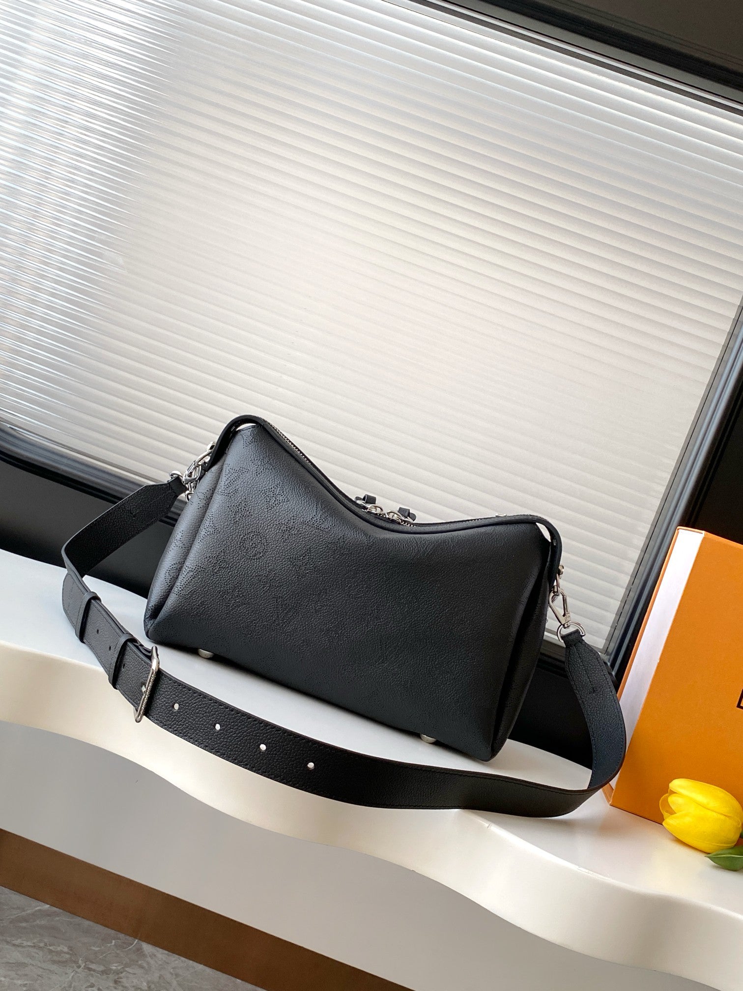 L & V Stylish Cut-out Cowhide Hand Bag M0726051906