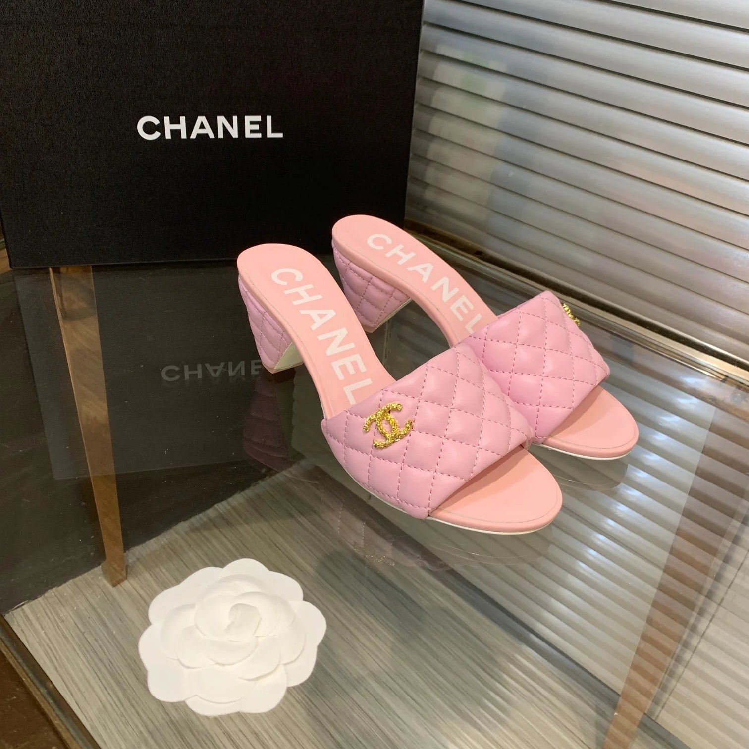 New Fashion Classic Versatile Leather Slippers 1024062811