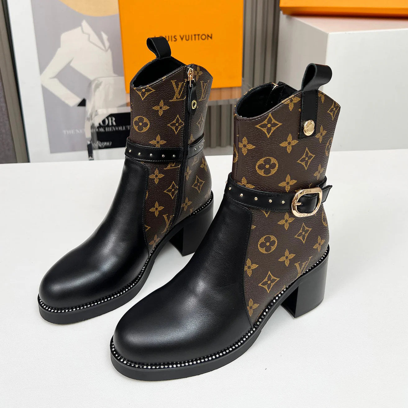 Stylish and versatile women's boots 1025101313