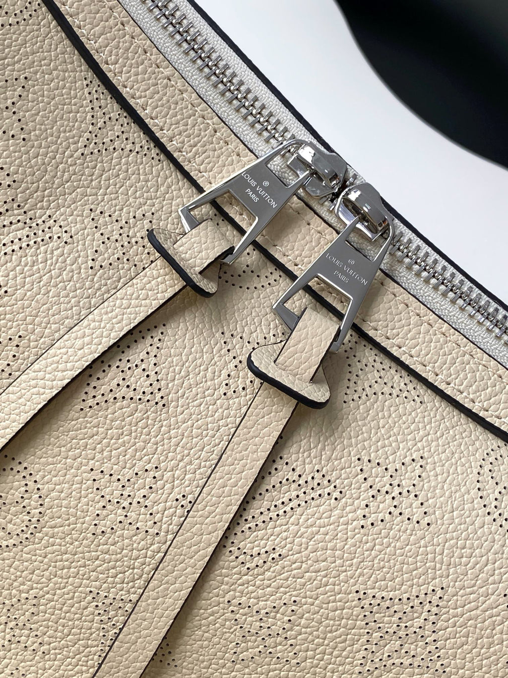 L & V Stylish Cut-out Cowhide Hand Bag M0726051908