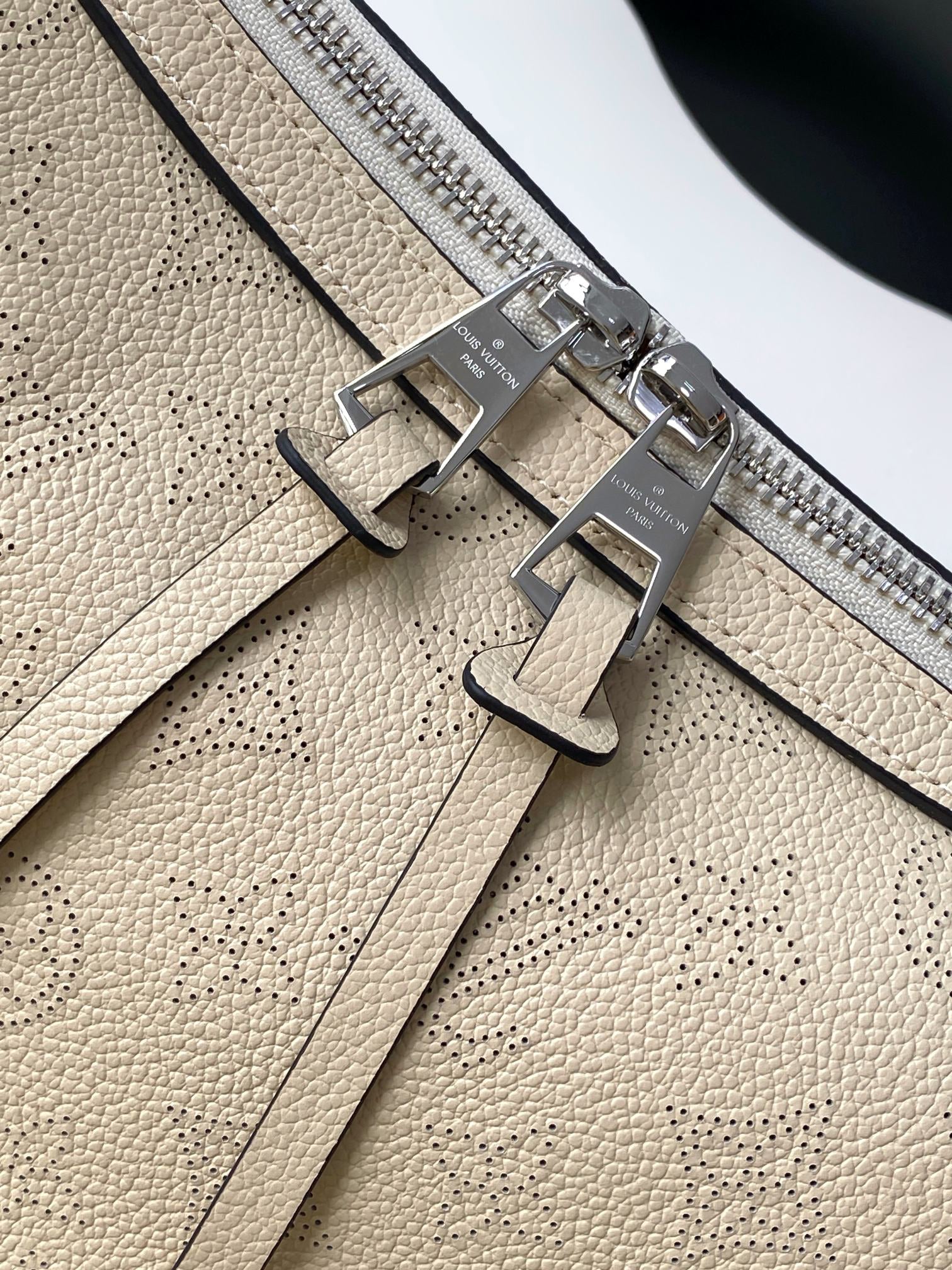L & V Stylish Cut-out Cowhide Hand Bag M0726051908