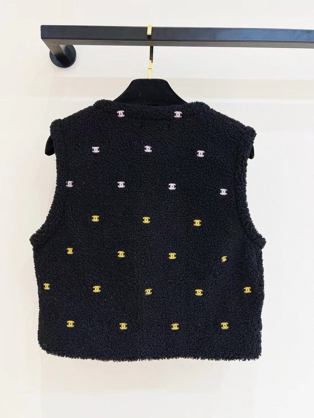 Early Spring New Embroidered Age-reducing Knitted Cardigan Vest Top 1024030710
