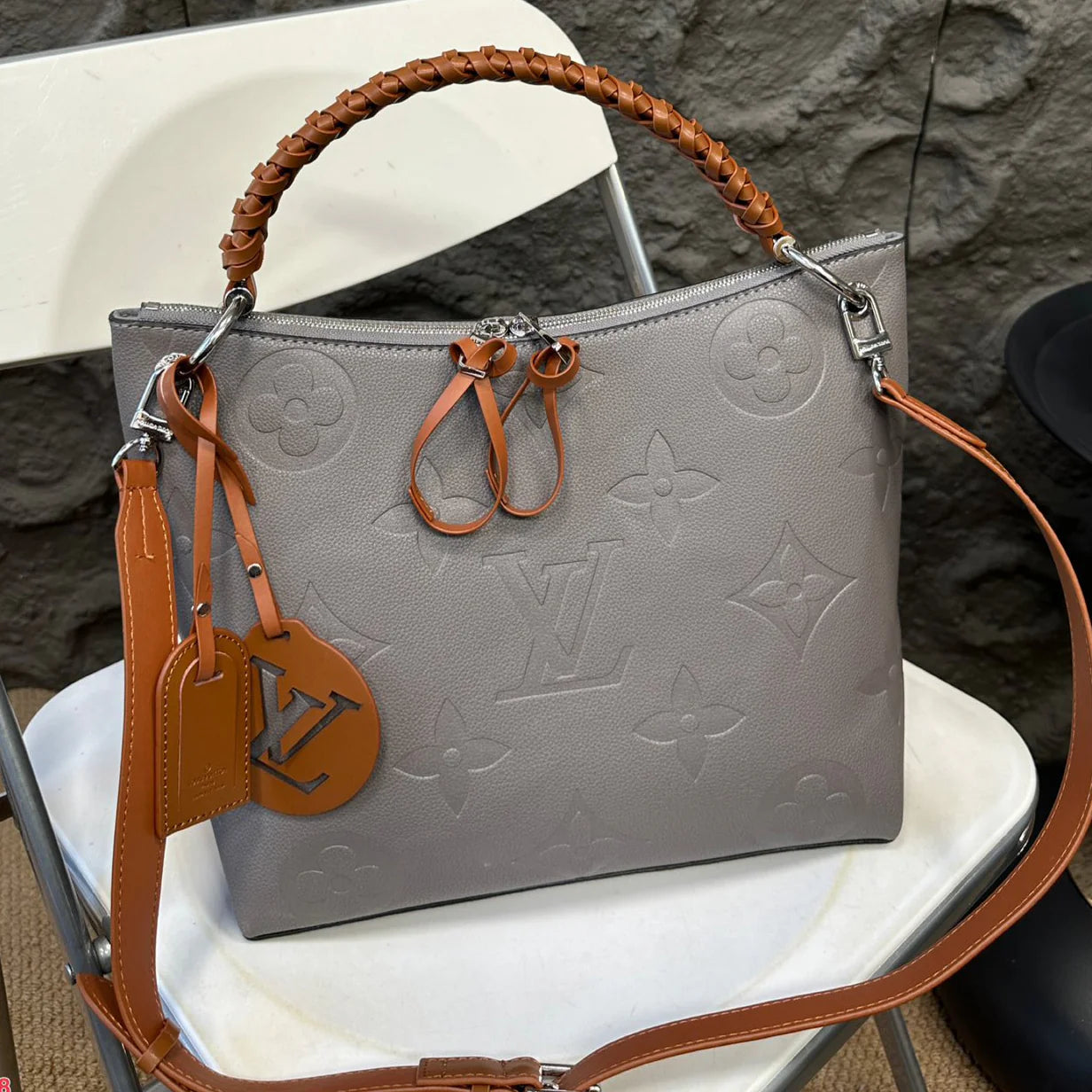 L Family Twist Handle Tote Bag 1024122503