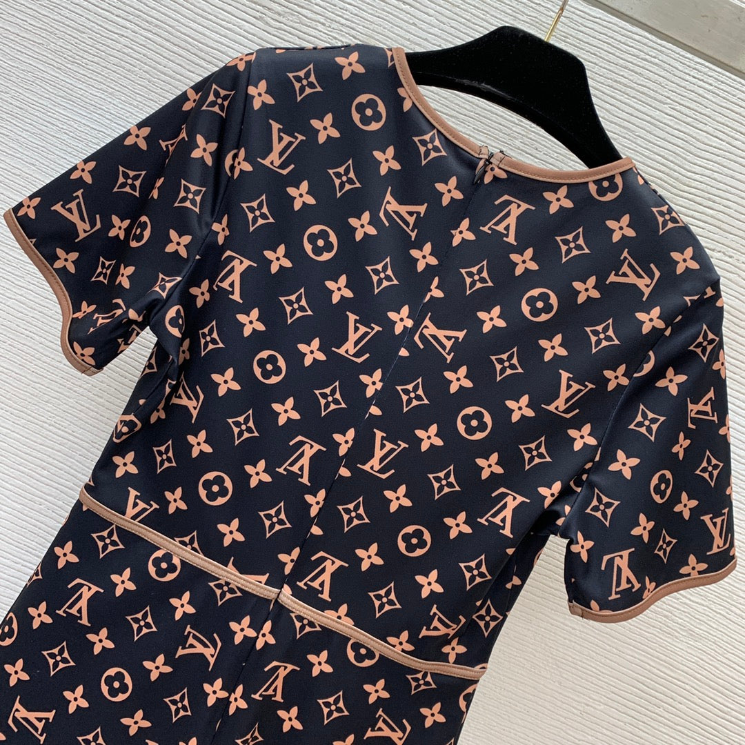 V all over presbyopia letter logo printed slim fit dress 0724052302