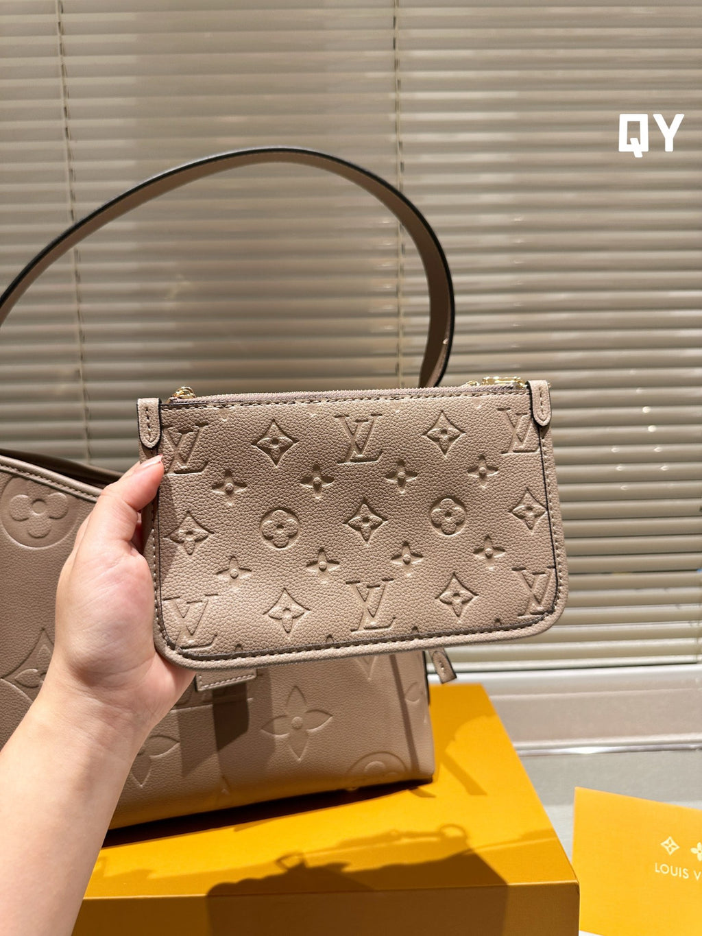 V fashion print Carryall new commuter bag 0724061303