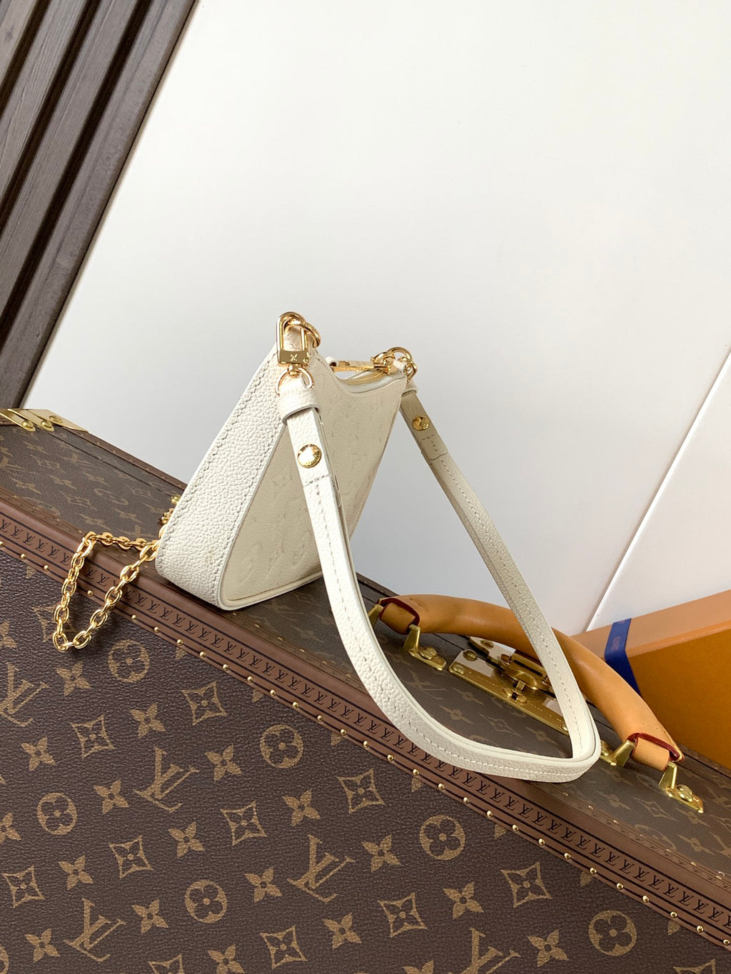 L & V fashion Cowhide leather hand bag M0726052010